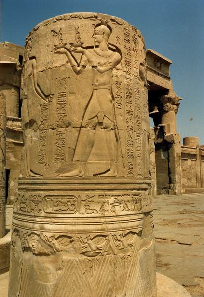 Kom Ombo : colonna